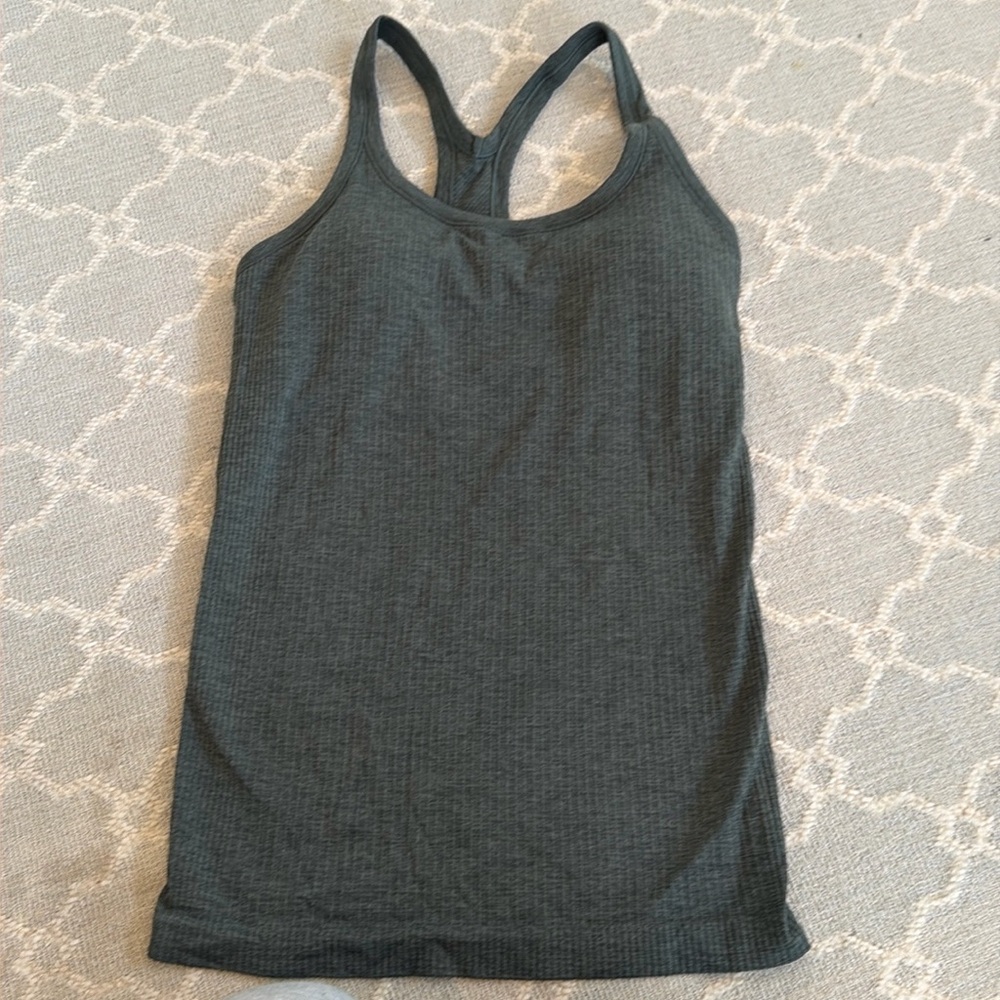 Lululemon workout tank with built in bra size 6
